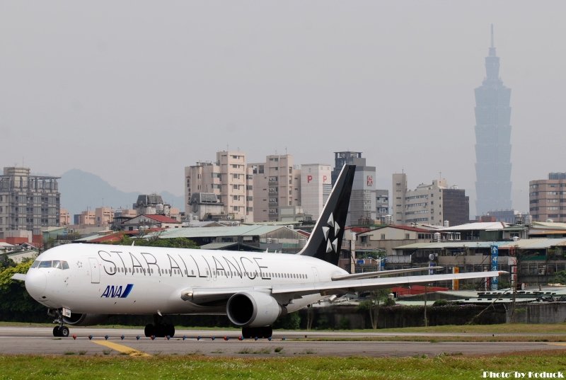 ANA B767-381ER(JA614A)@RCSS_2(2)_20110418.jpg