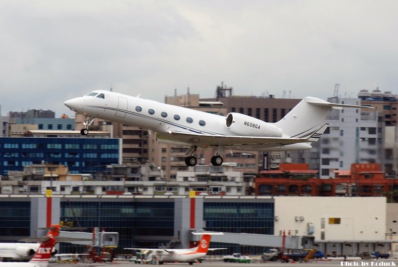 Gulfstream G450(N608GA)@RCSS_1(2)_20110322.jpg