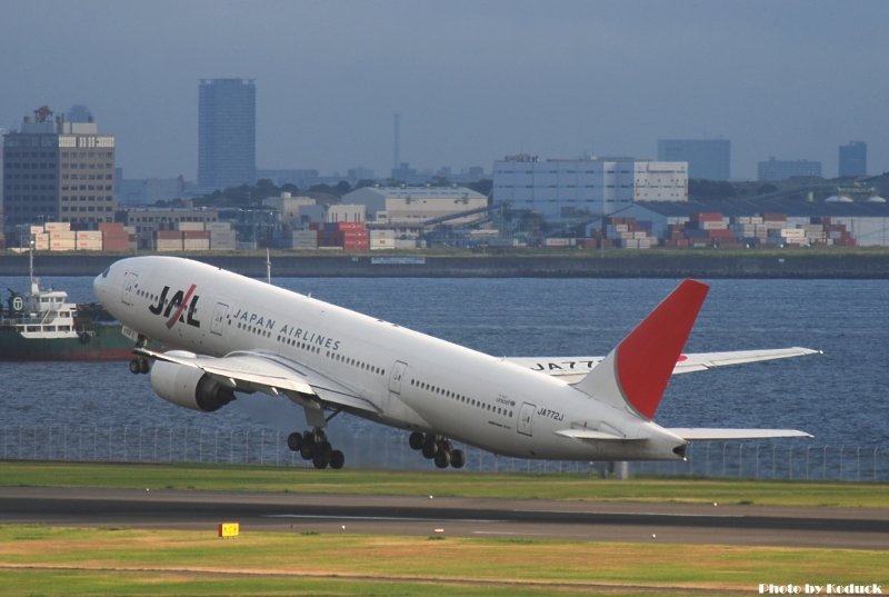 JAL B777-246(JA772J)@Haneda_1(2)_20100914.jpg