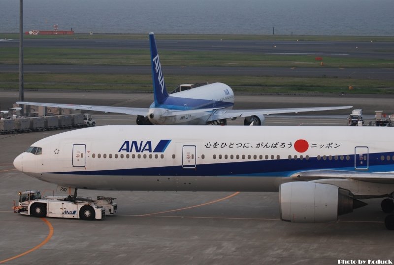 ANA B777-381(JA751A)@Haneda_2(2)_20110513.jpg