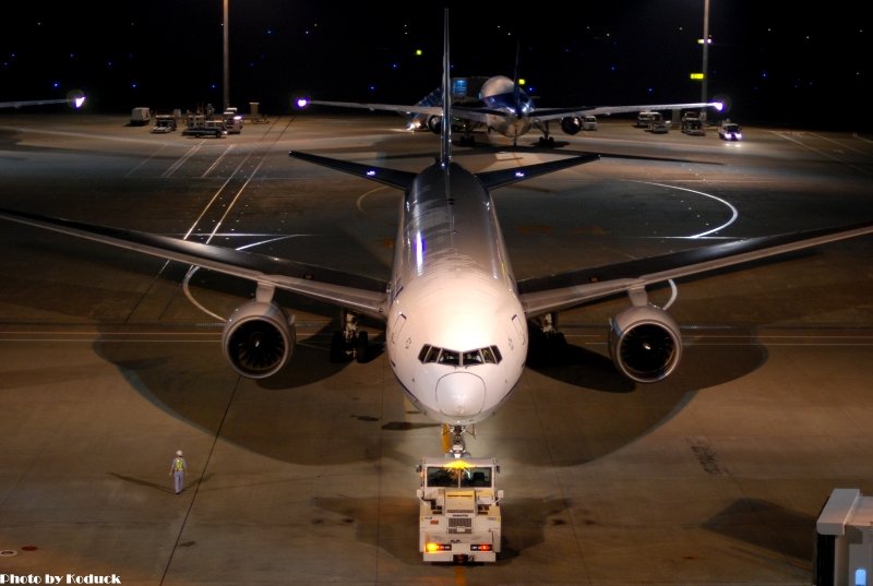 ANA B777-281(JA706A)@Haneda_4(2)_20110513.jpg