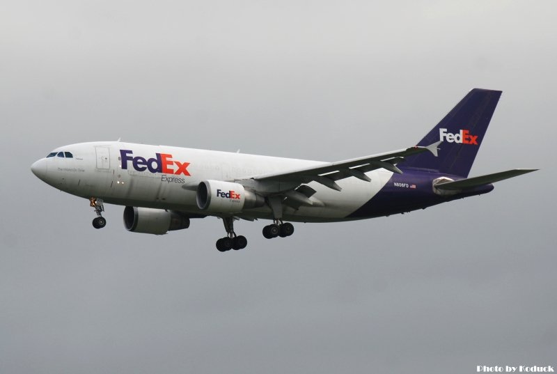 FedEx A310-300F(N806FD)@TIA_1(2)_20101025.jpg