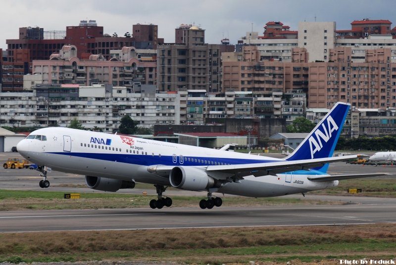 ANA B767-381ER(JA603A)@RCSS_1(2)_20110322.jpg