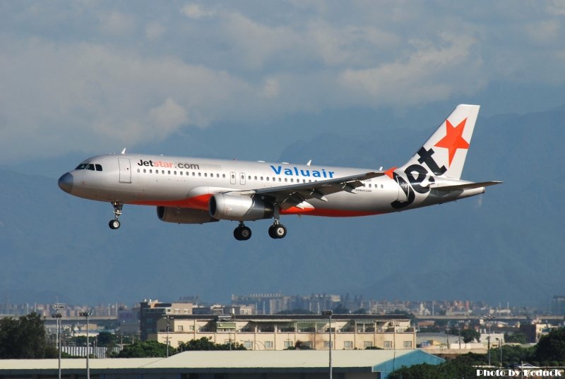 Jetstar Asia A320-232(9V-JSH)@TIA_1(2)_20100820.jpg