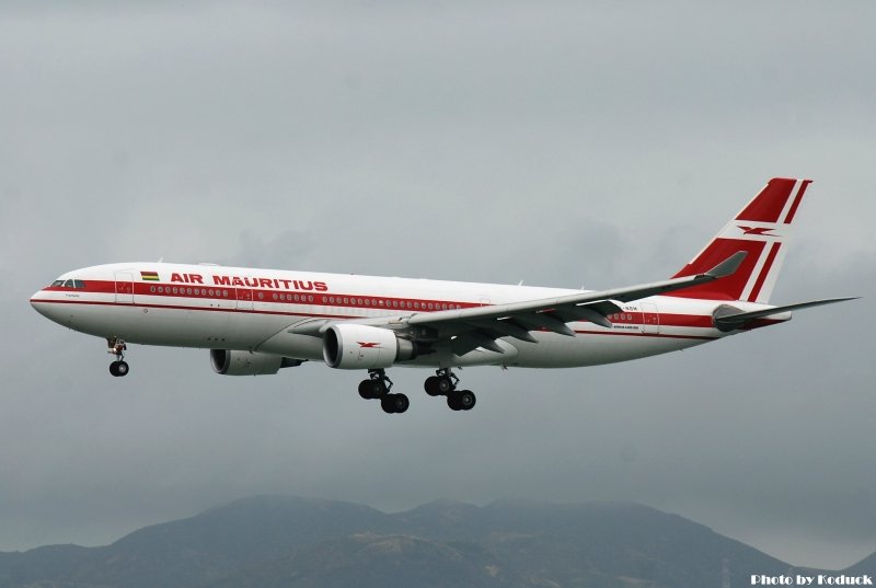 Air Mauritius A330-202(3B-NBM)@VHHH_1(2)_20100625.jpg