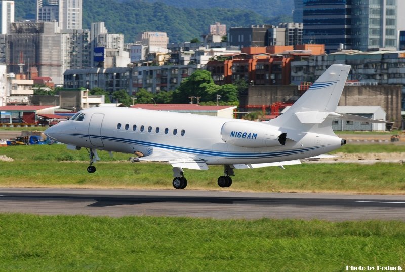 Dassault Falcon 2000EX(N168AM)@RCSS_1(2)_20100722.jpg