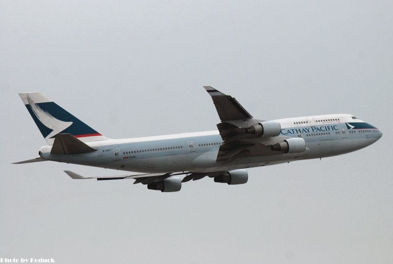 Cathay Pacific B747-412(B-HKV)@VHHH_1(2)_20101211.jpg