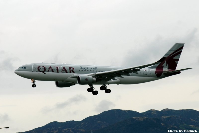 Qatar Airways A330-202(A7-AFP)@VHHH_1(2)_20100625.jpg