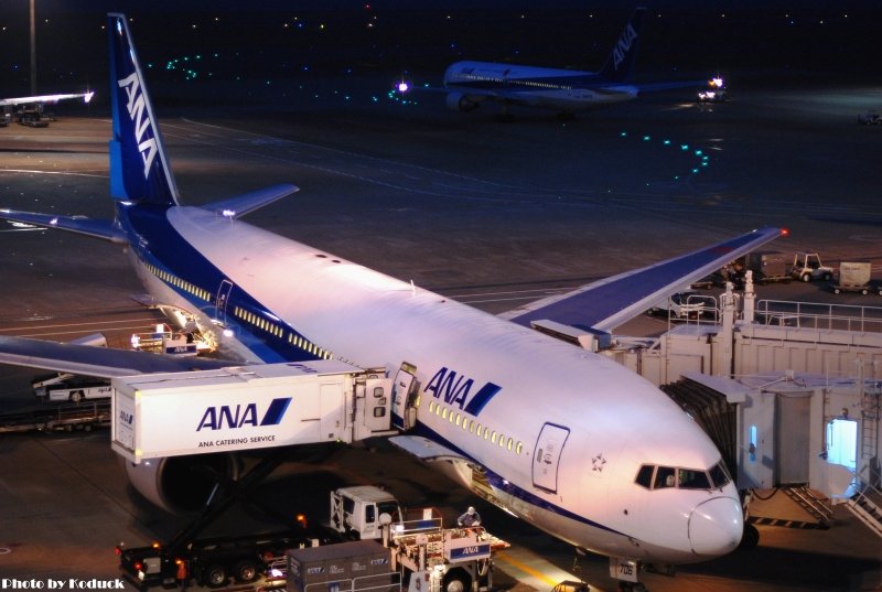 ANA B777-281(JA706A)@Haneda_1(2)_20110513.jpg