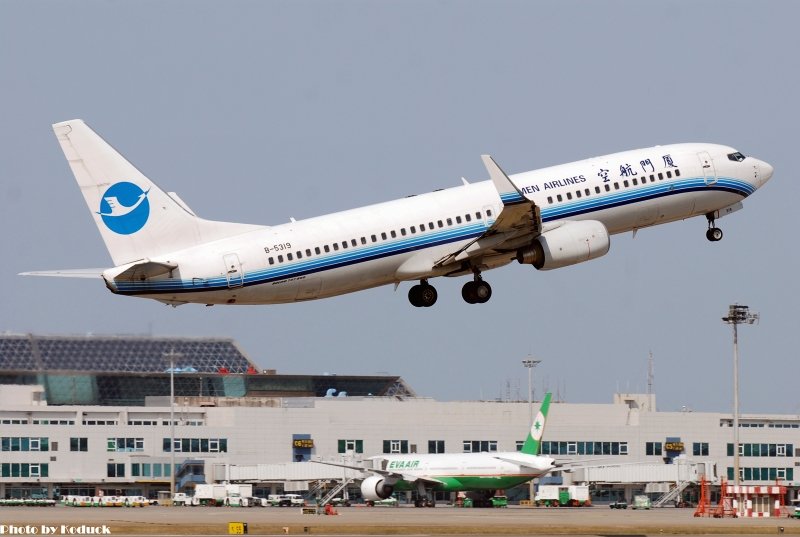 Xiaman Airlines B737-8FH(B-5319)@TIA_1(2)_20101126.jpg