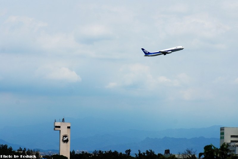 ANA B767-381ER@RCTP_1(2)_20100714.jpg