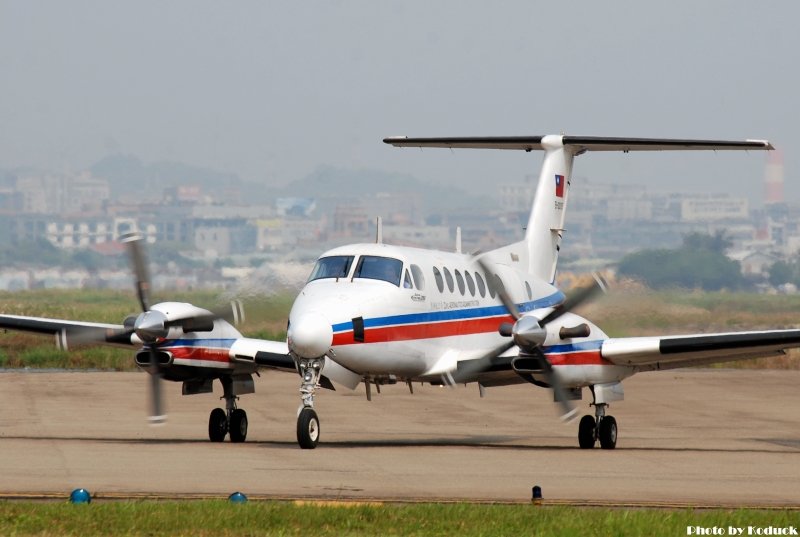 Beech King Air 350(B-00135)@RCSS_2(2)_20110421.jpg