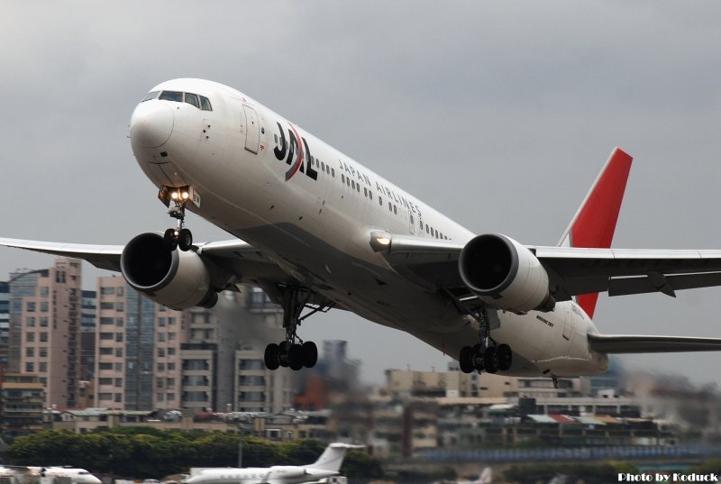 JAL B767-346ER(JA614J)@RCSS_1(2)_20110322.jpg