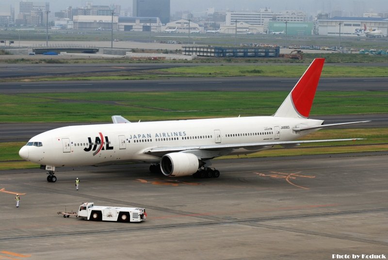 JAL B777-246(JA8983)@Haneda_1(2)_20100913.jpg