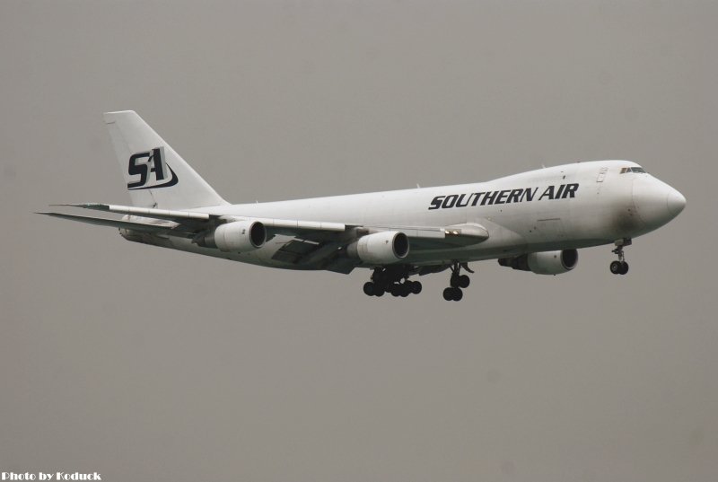 Southern Air B747-258F(SCD)(N754SA)@VHHH_1(2)_20101211.jpg