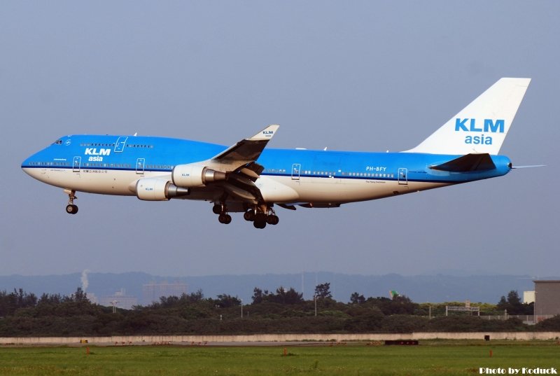KLM Asia B747-400(PH-BFY)@TIA_2(2)_20100608.jpg
