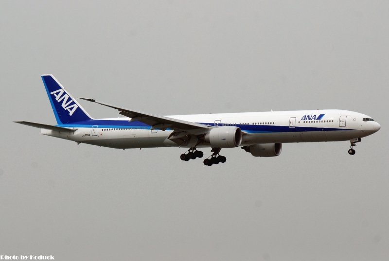 ANA B777-381ER(JA778A)@VHHH_1(2)_20101210.jpg