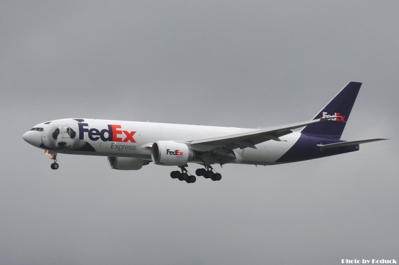 FedEx B777-SF2(N850FD)@VVVH_1(2)_20100626.jpg