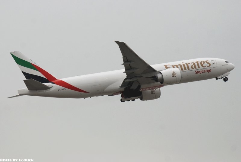 Emirates B777-F1H(A6-EFE)@VHHH_1(2)_20101211.jpg