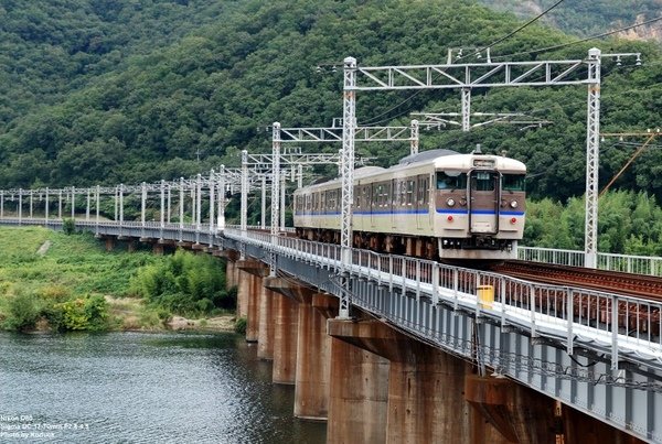 吉井川橋上行普通車@萬富站北_1(2)_20080926.jpg