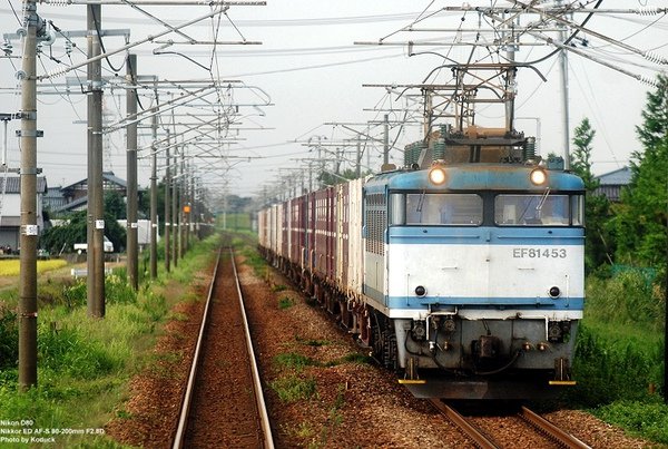 EF81-453牽引貨列(4061)@東光寺附近_1(2)_20090910.jpg