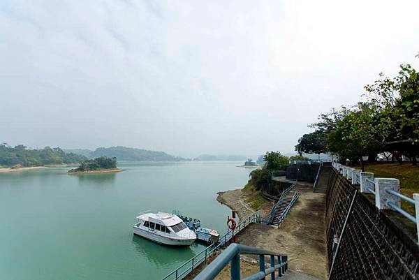 烏山頭水庫的水面乾淨無暇，空氣清新.jpg