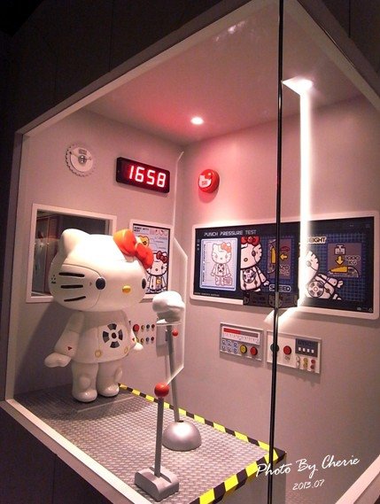 201307ROBOT KITTY互動展016.jpg