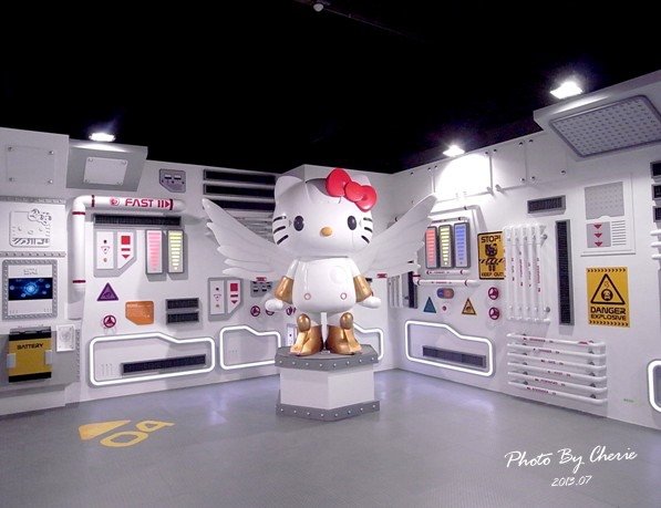 201307ROBOT KITTY互動展041.jpg