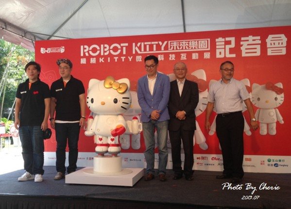 201307ROBOT KITTY互動展099.jpg