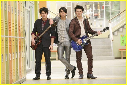 New JONAS Episode Stills 