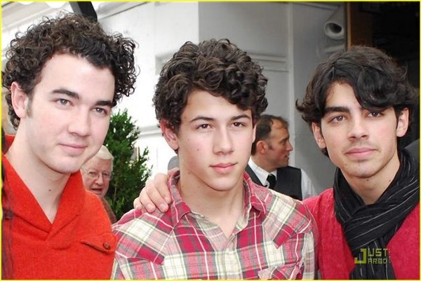 The Jonas Brothers Hit Up Pancake Pantry 7