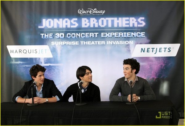 Jonas Brothers Surprise Nyack&apos;s Palisades Mall