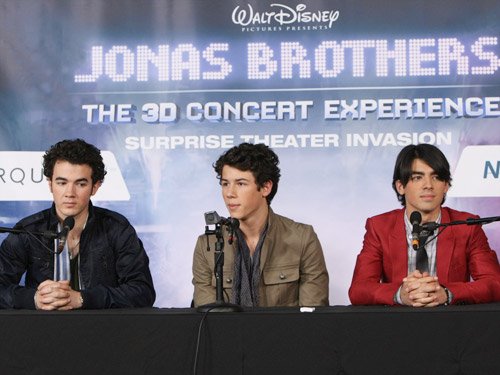 Jonas Brothers New Album Date Announced－But Are The Jonases Doing Too Much?