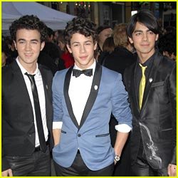 Jonas Brothers To Launch Clothing Line 