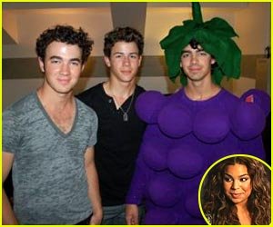 jordin-sparks-joe-jonas-grapes.jpg