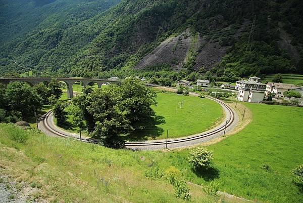 跟著華友旅行坐火車玩瑞士 