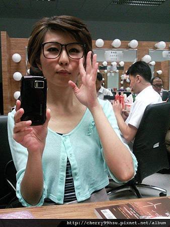 20110612 (1)桃園展演中心~大眼鏡好造型.jpg