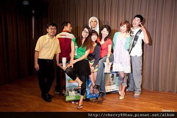 20110828SEVEN-11首演場劇照photos合照3.jpg