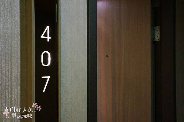 ROOM (2)