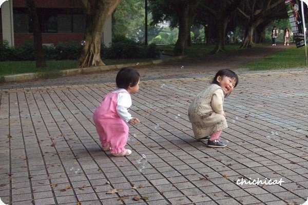 1Y3M吹泡泡(1).jpg