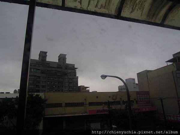 台北下雨