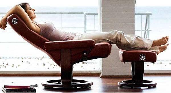 Unique-and-Comfortable-Seating-Design-for-Home-Interior-Furniture-Stressless-Seating-by-Ekornes-Red-Chair