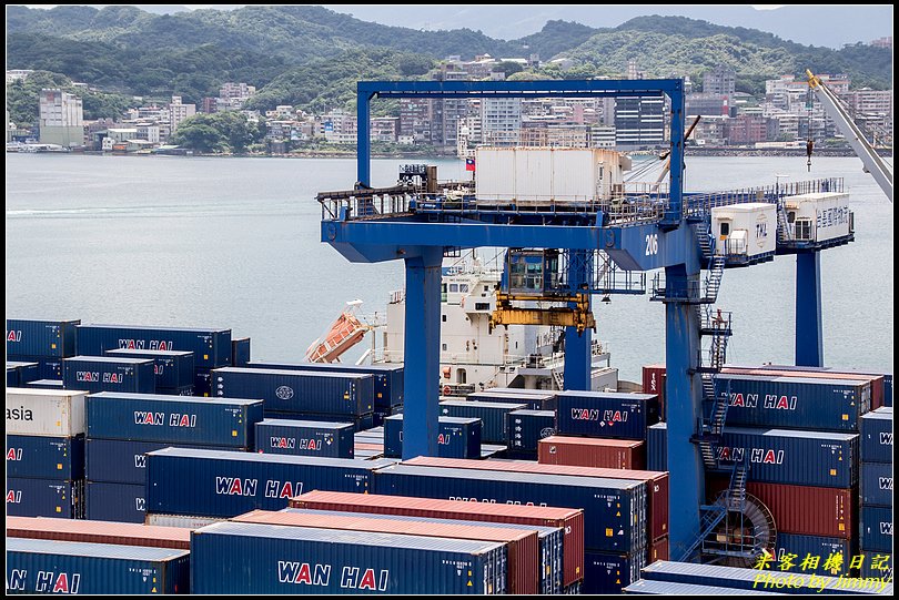 基隆燈塔‧鳥瞰基隆港碼頭的絕佳視野