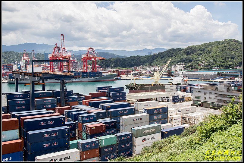 基隆燈塔‧鳥瞰基隆港碼頭的絕佳視野