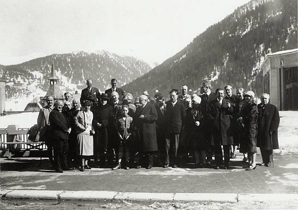 EinsteinPiaget_DavosMeeting_1928-003.jpg