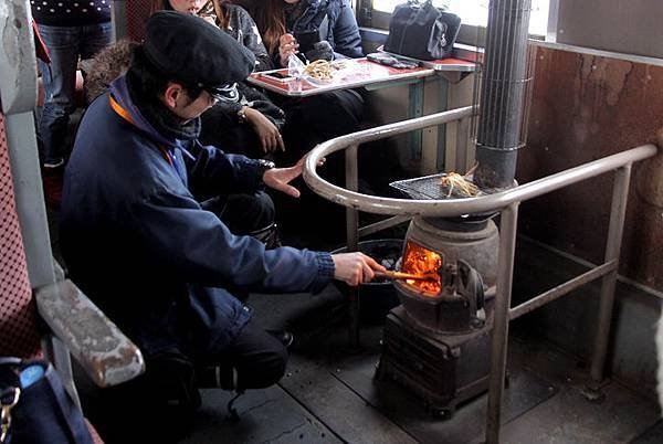 日本青森津輕鐵道暖爐列車