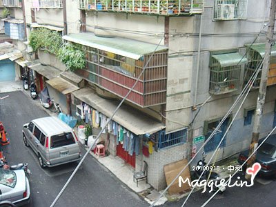 客廳往下照