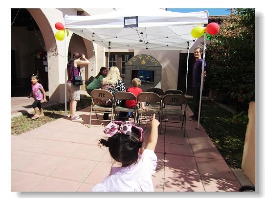 42013PuppetWholeFood 02300