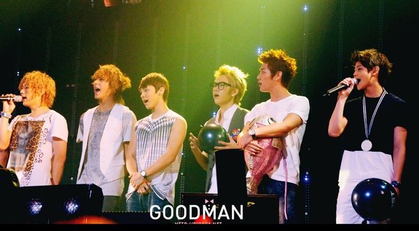 100820 Brand New Concert09.jpg