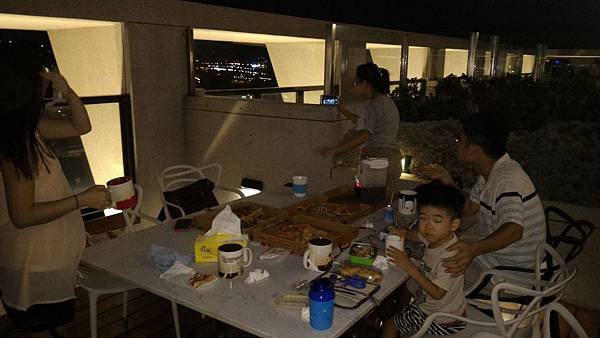 樓頂聚餐.jpg